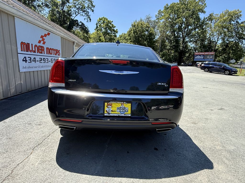 2016 Chrysler 300 Image 8