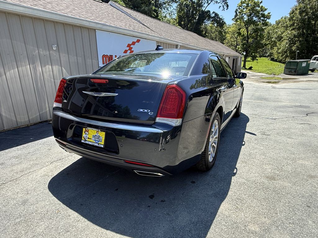 2016 Chrysler 300 Image 9