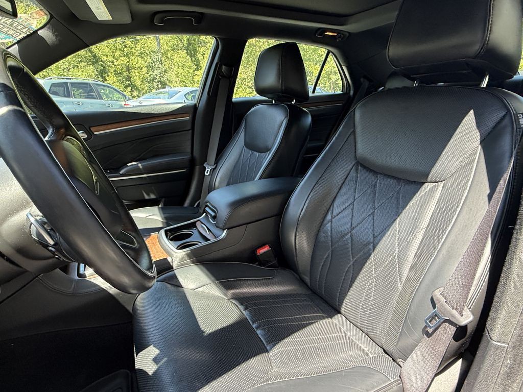 2016 Chrysler 300 Image 14