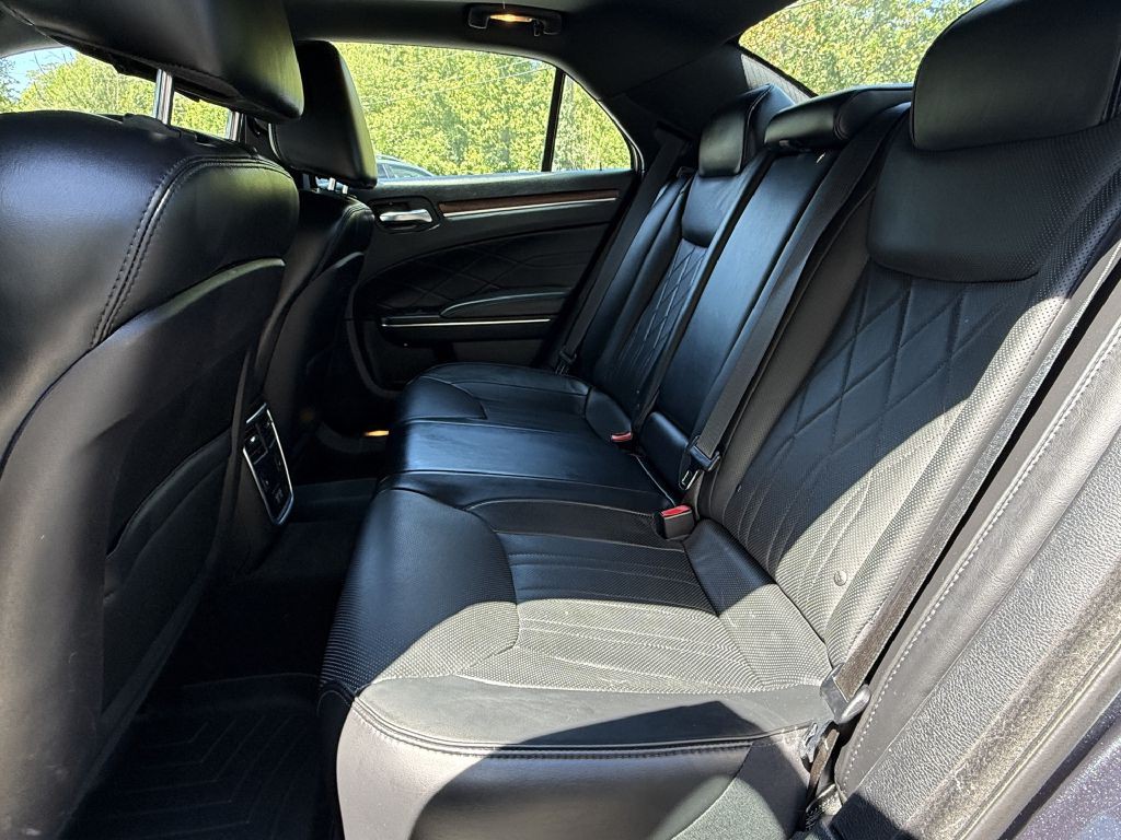 2016 Chrysler 300 Image 15