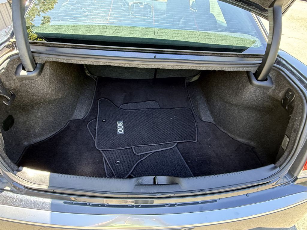 2016 Chrysler 300 Image 16