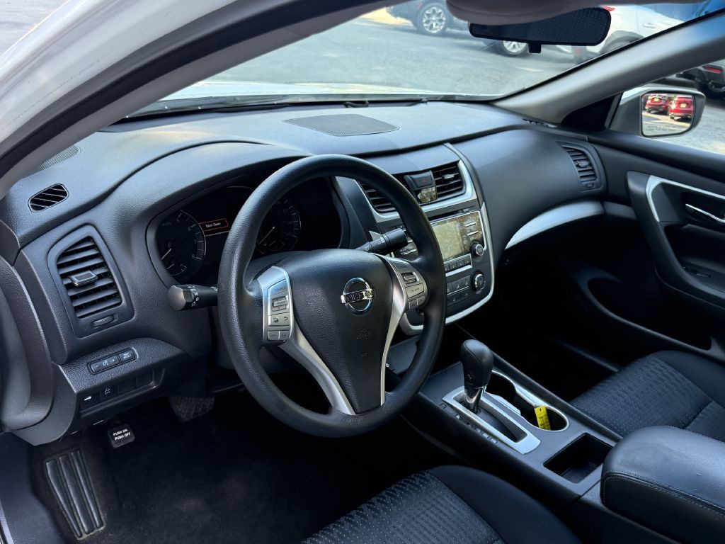 2016 Nissan Altima Image 10
