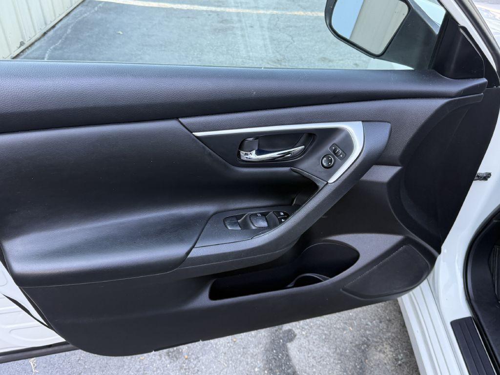 2016 Nissan Altima Image 12