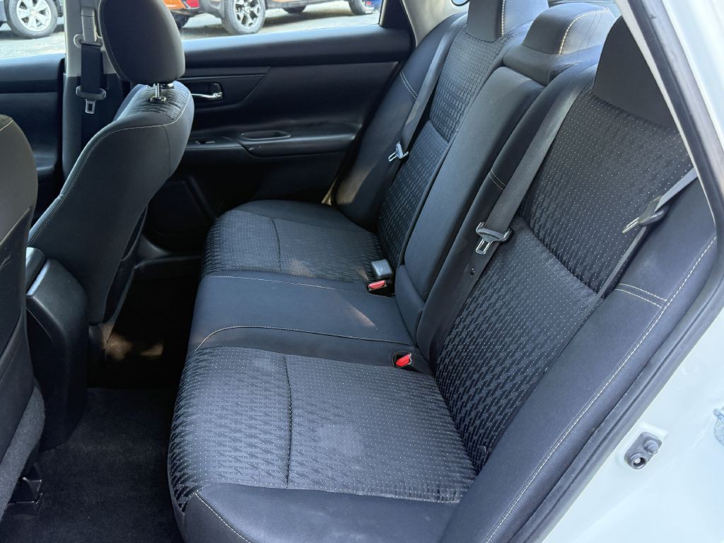 2016 Nissan Altima Image 13