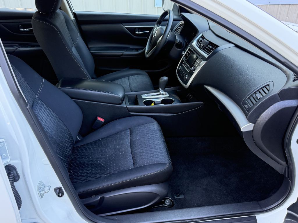 2016 Nissan Altima Image 14