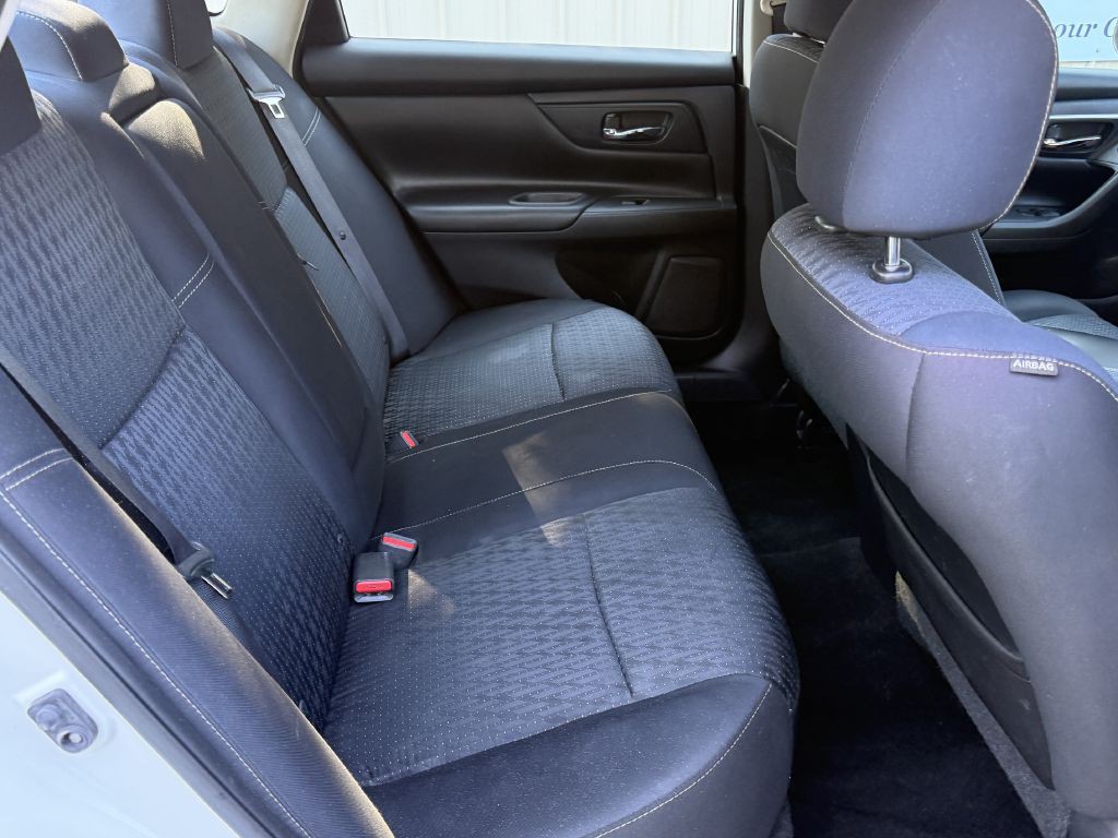 2016 Nissan Altima Image 15