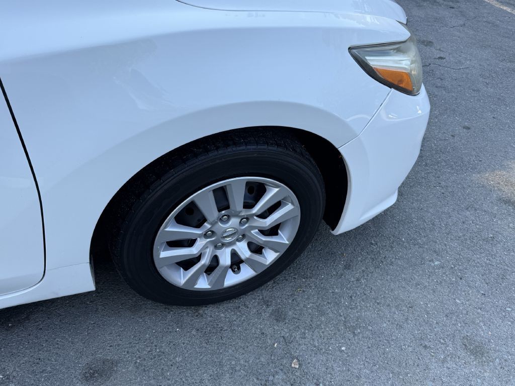2016 Nissan Altima Image 16