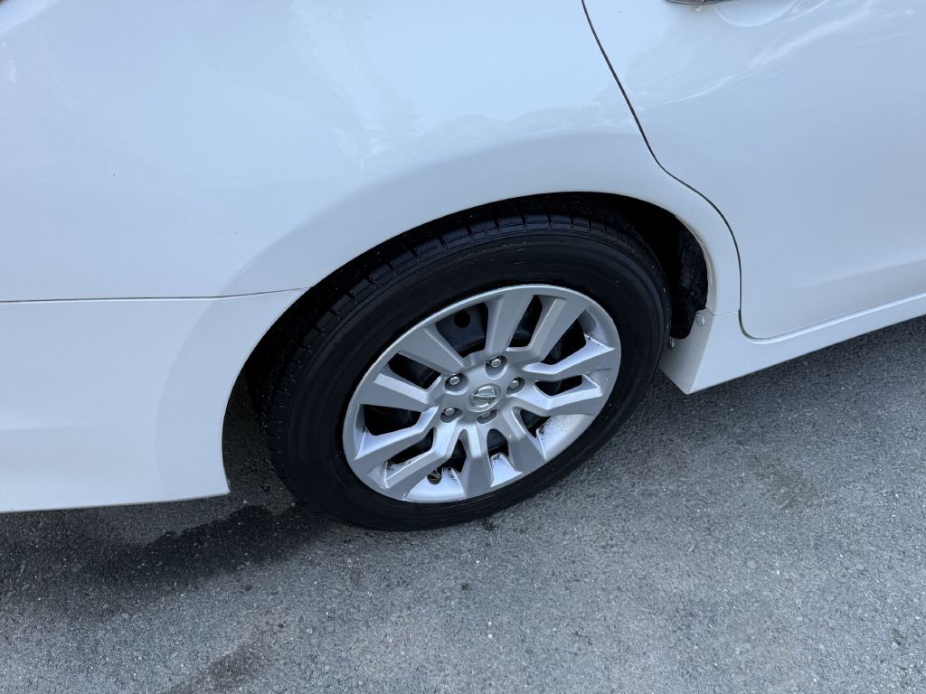 2016 Nissan Altima Image 17