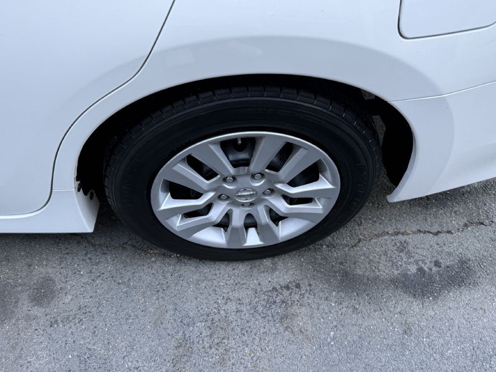 2016 Nissan Altima Image 18