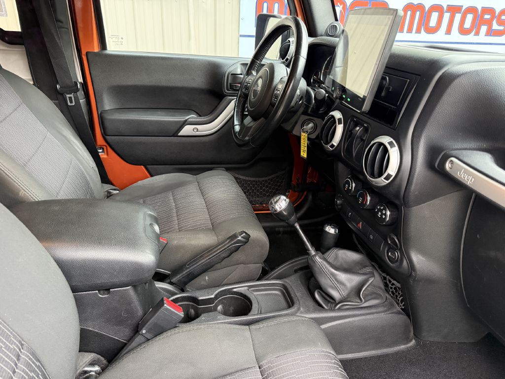 2011 Jeep Wrangler Image 12