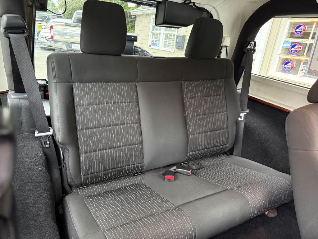 2011 Jeep Wrangler Image 13