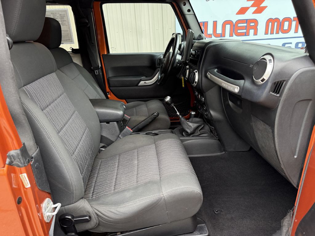 2011 Jeep Wrangler Image 14
