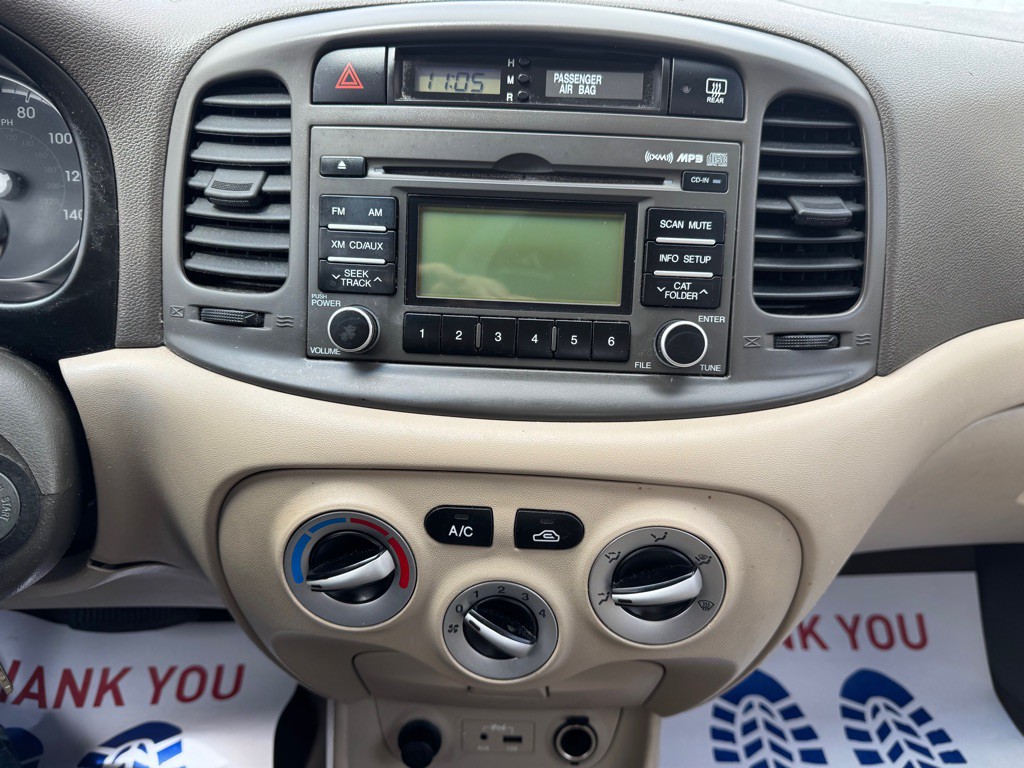 2011 Hyundai Accent Image 13