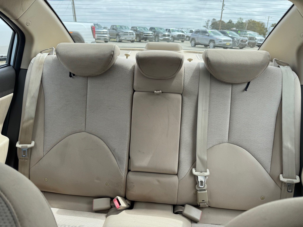 2011 Hyundai Accent Image 16
