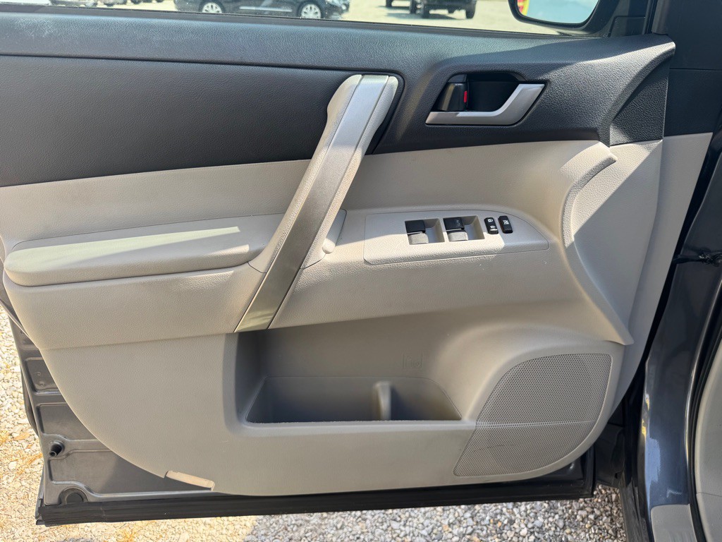 2013 Toyota Highlander Image 11