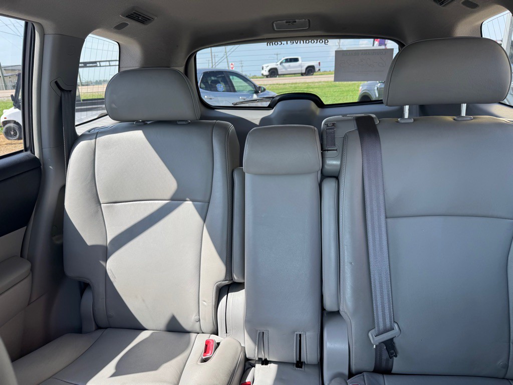 2013 Toyota Highlander Image 19