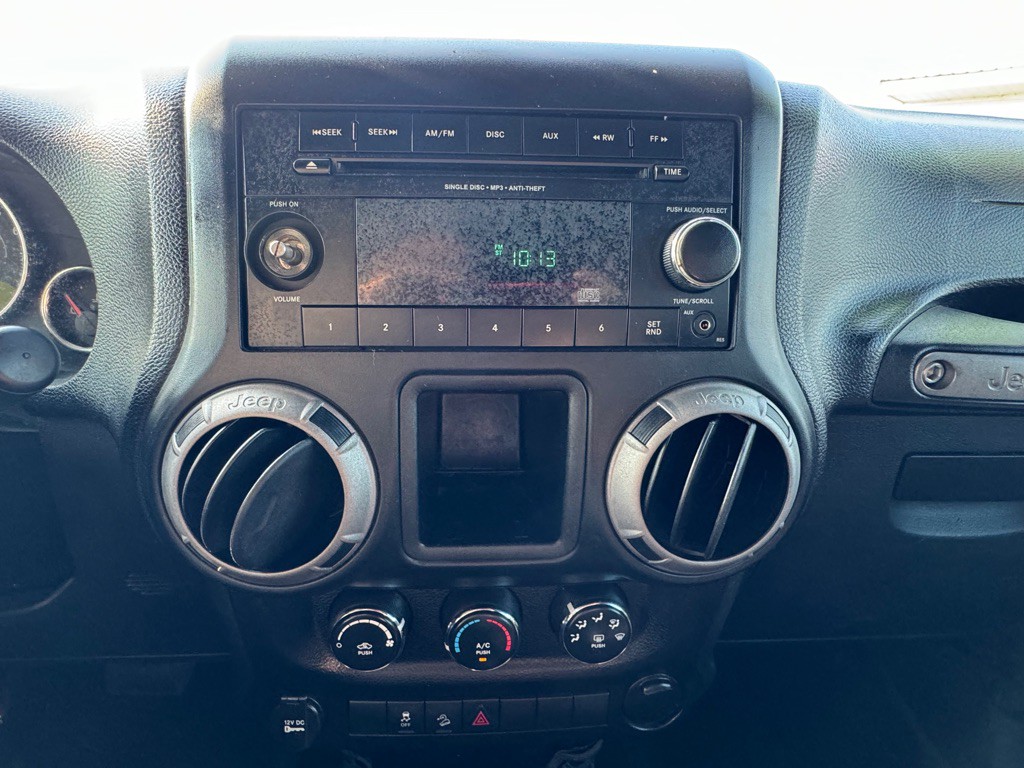 2013 Jeep Wrangler Unlimited Image 15