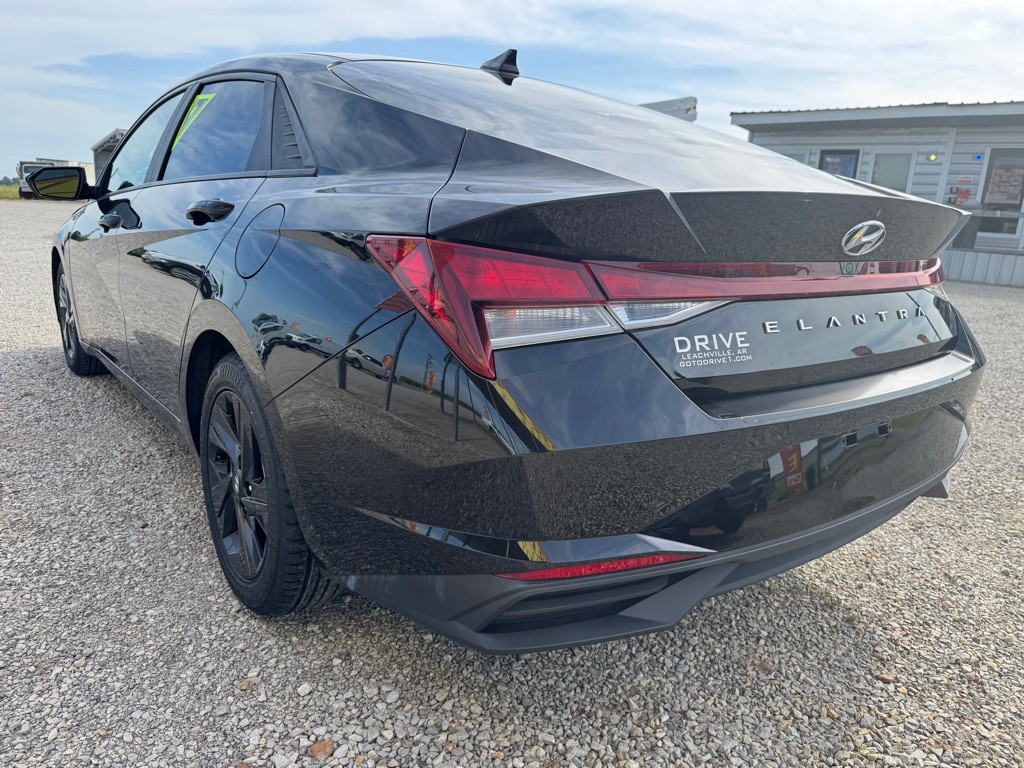 2021 Hyundai Elantra Image 5