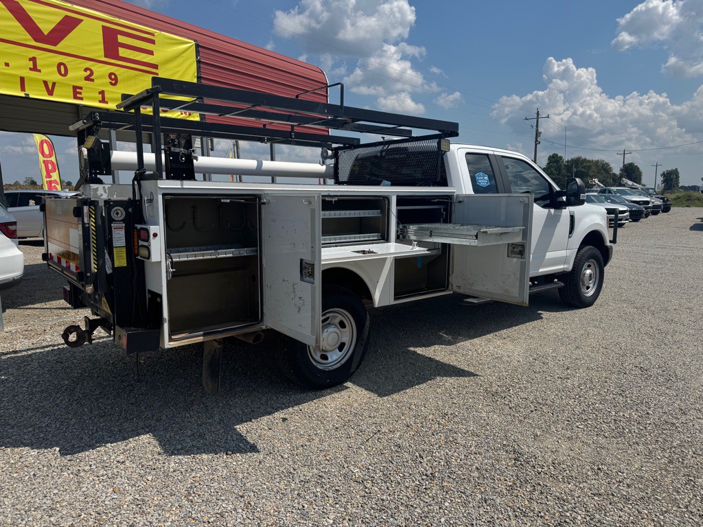 2017 Ford F-350 Image 4