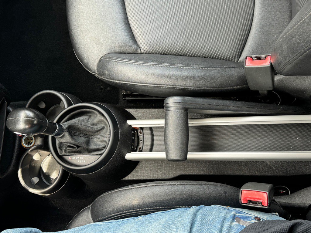 2014 MINI Cooper Image 13