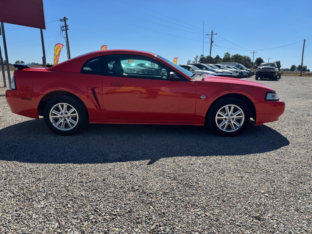 2004 Ford Mustang Image 8