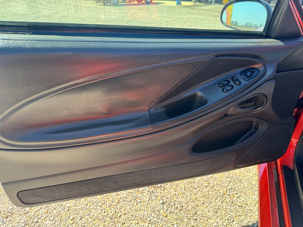 2004 Ford Mustang Image 9