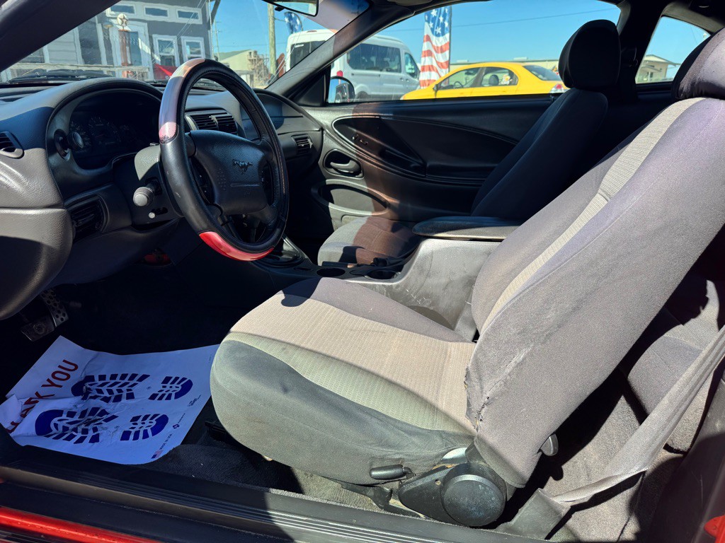 2004 Ford Mustang Image 10