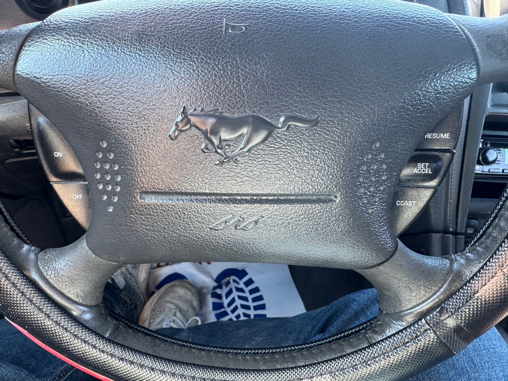 2004 Ford Mustang Image 12