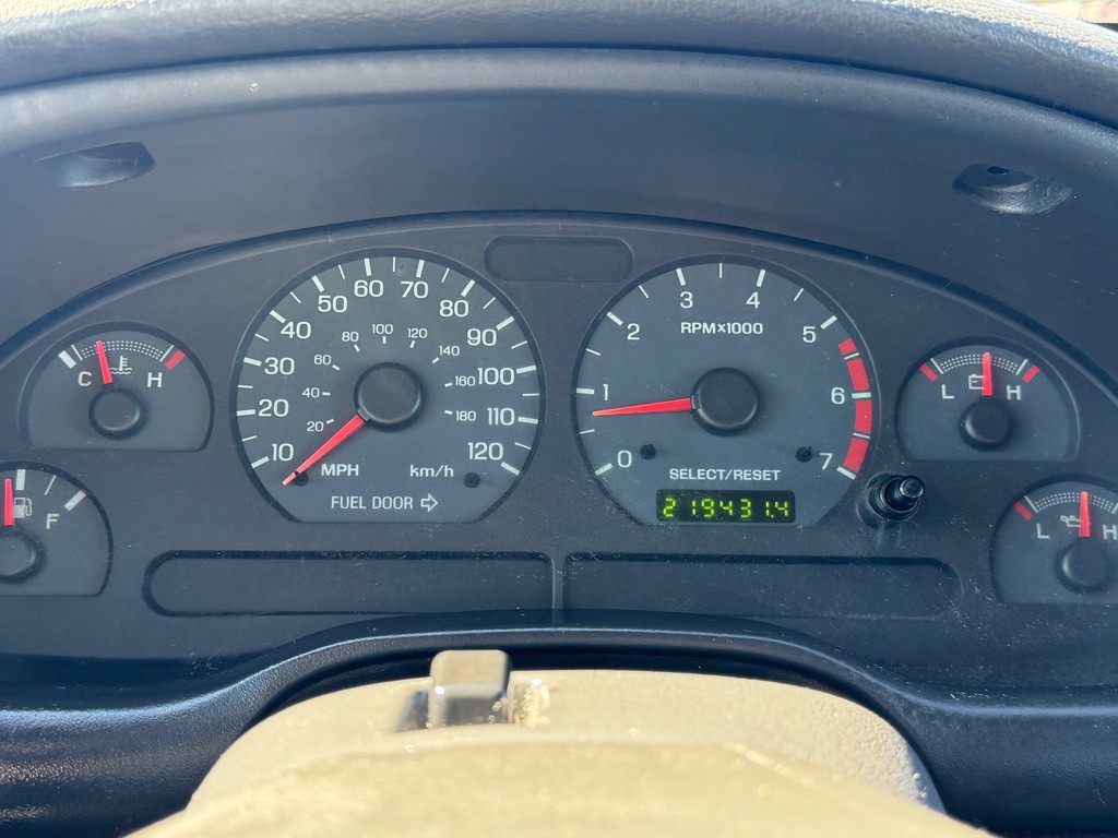 2004 Ford Mustang Image 13