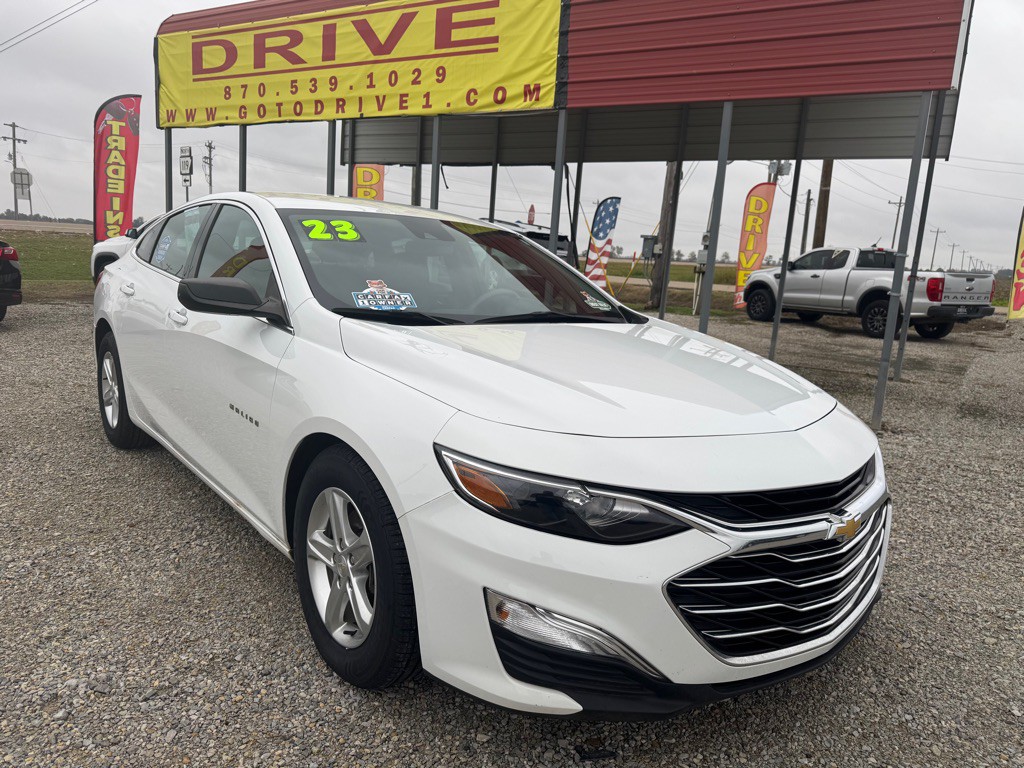 2023 Chevrolet Malibu Image 2
