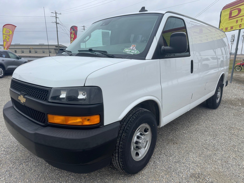 2019 Chevrolet Express Image 3