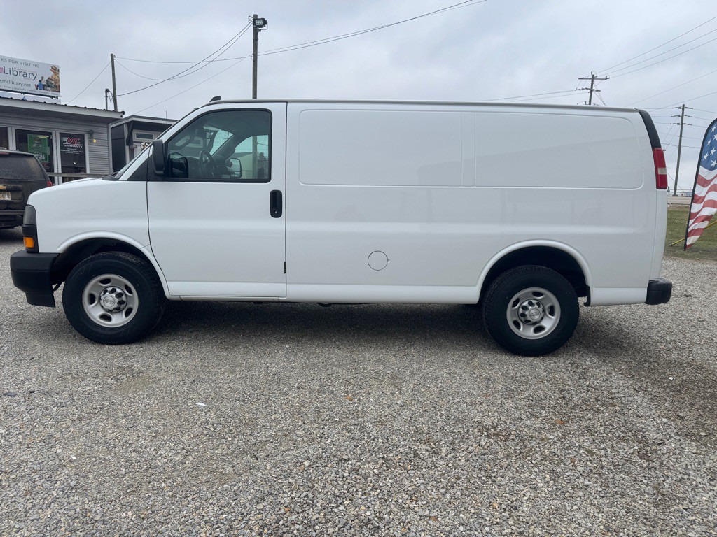 2019 Chevrolet Express Image 4
