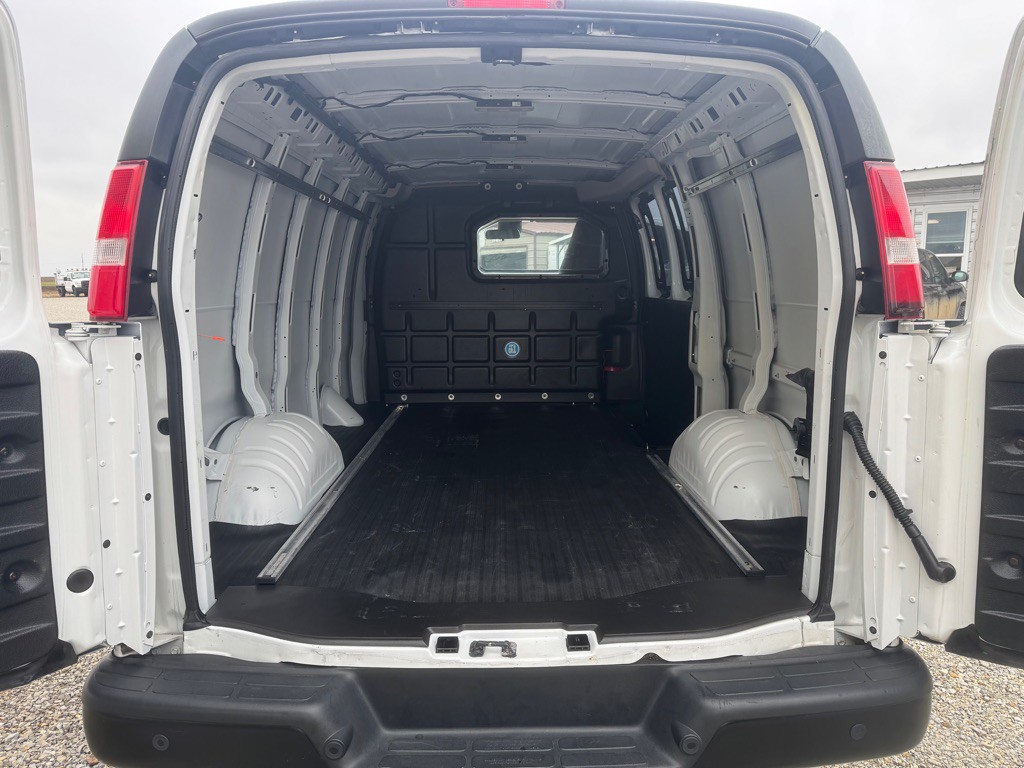 2019 Chevrolet Express Image 9