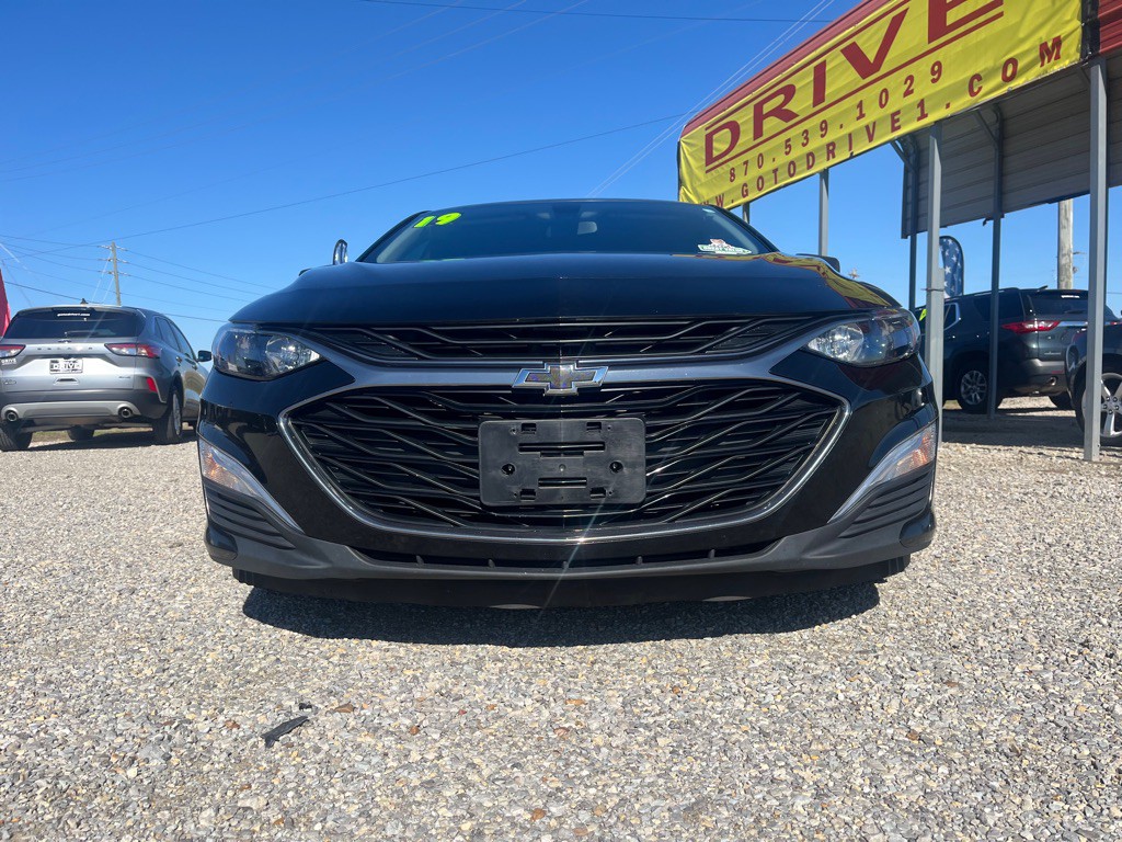 2019 Chevrolet Malibu Image 2