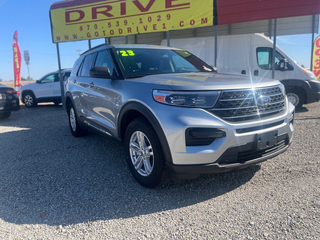 2023 Ford Explorer Image 1