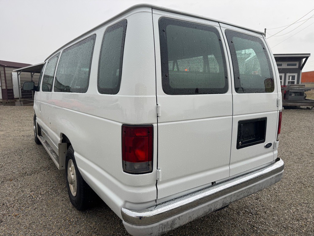 2002 Ford Econoline Image 6