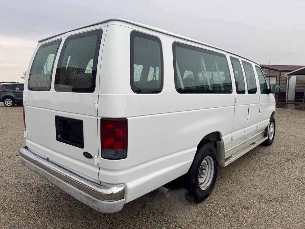 2002 Ford Econoline Image 8