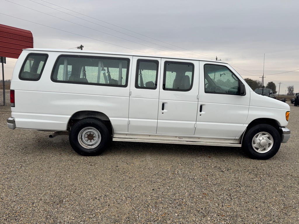 2002 Ford Econoline Image 9