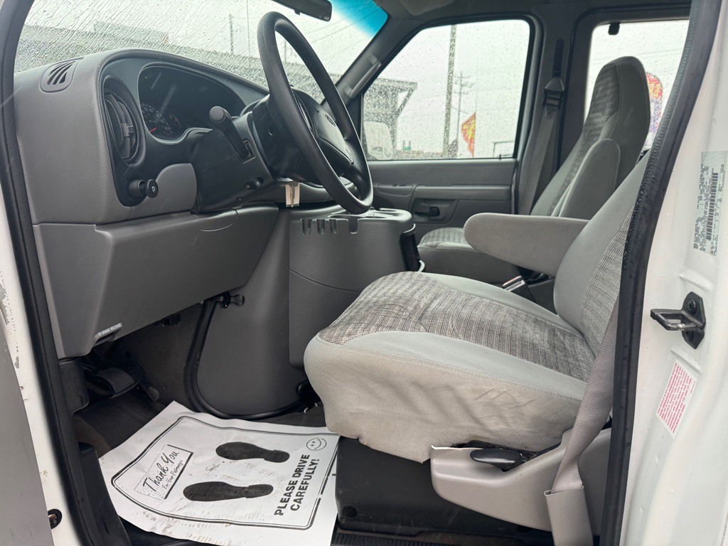 2002 Ford Econoline Image 11
