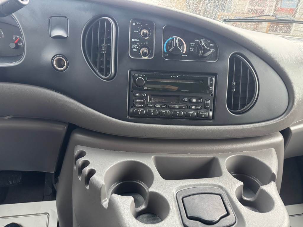 2002 Ford Econoline Image 15