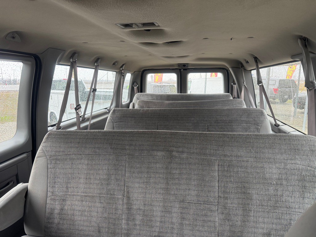 2002 Ford Econoline Image 17