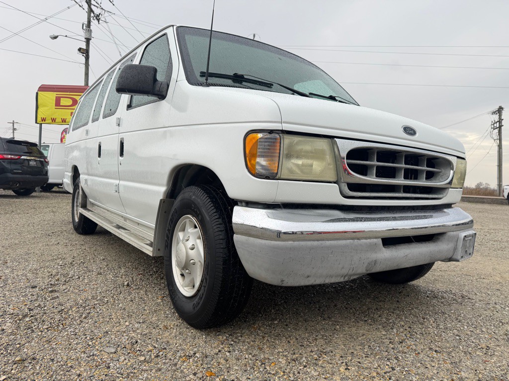 2002 Ford Econoline Image 3