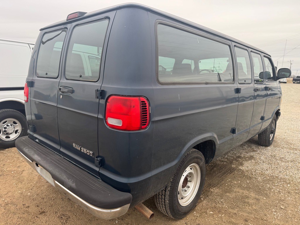 2001 Dodge Ram Van Image 5