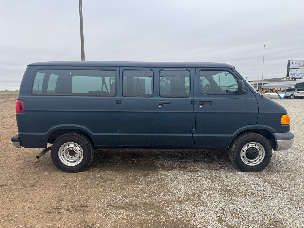 2001 Dodge Ram Van Image 6