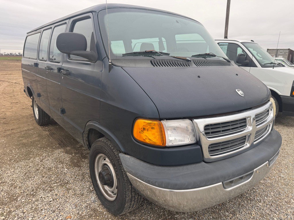 2001 Dodge Ram Van Image 7