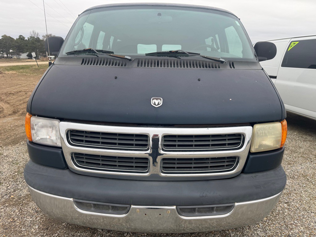 2001 Dodge Ram Van Image 8