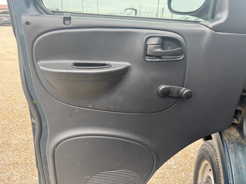2001 Dodge Ram Van Image 9