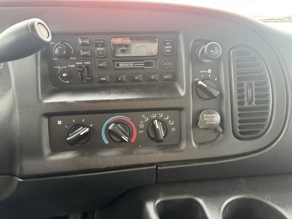 2001 Dodge Ram Van Image 12