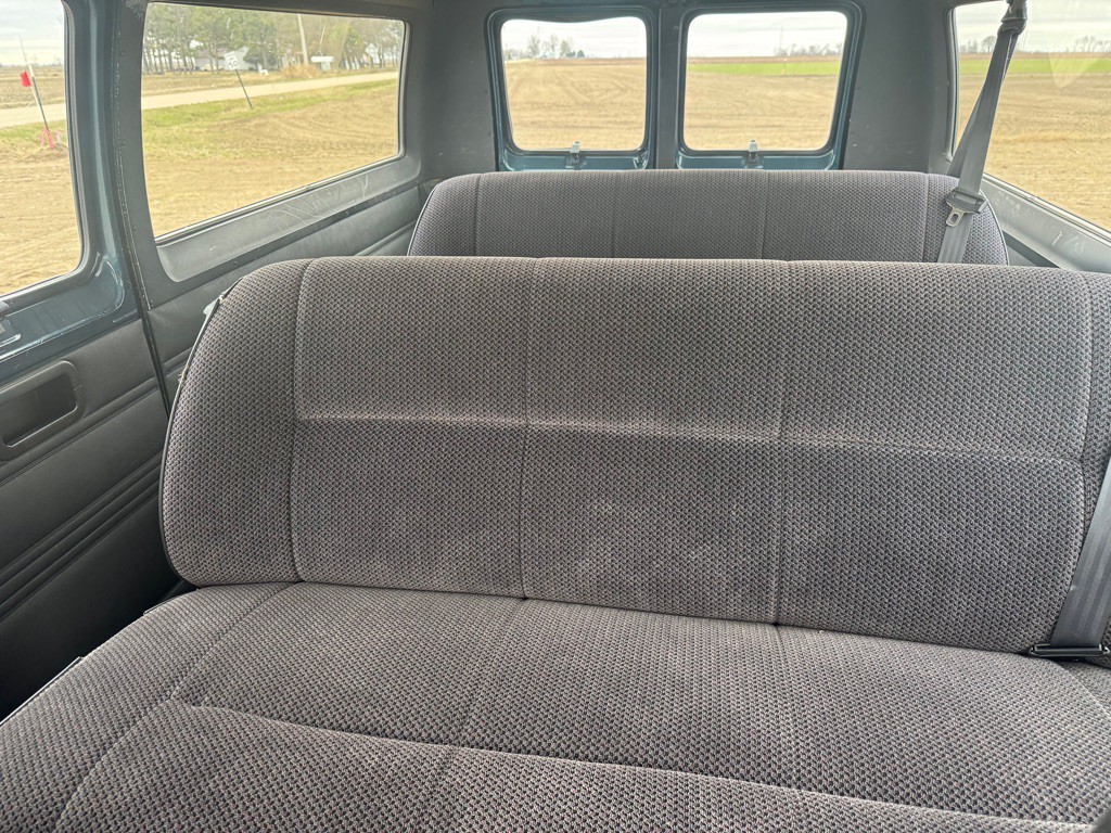 2001 Dodge Ram Van Image 14