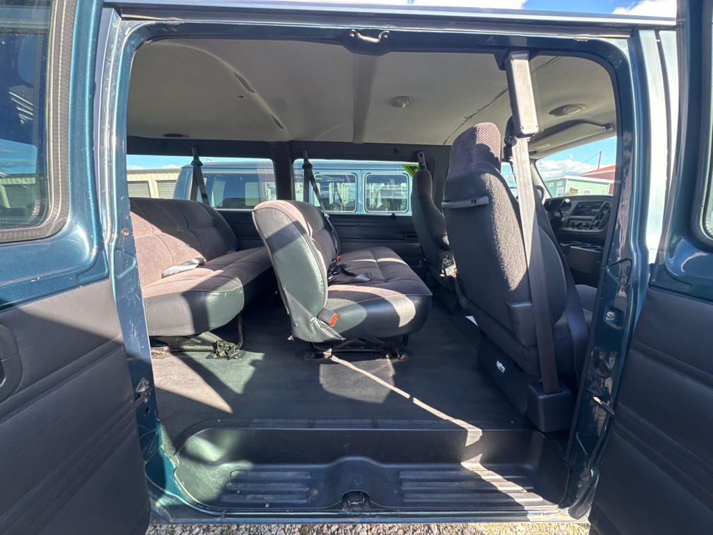 2001 Dodge Ram Van Image 16